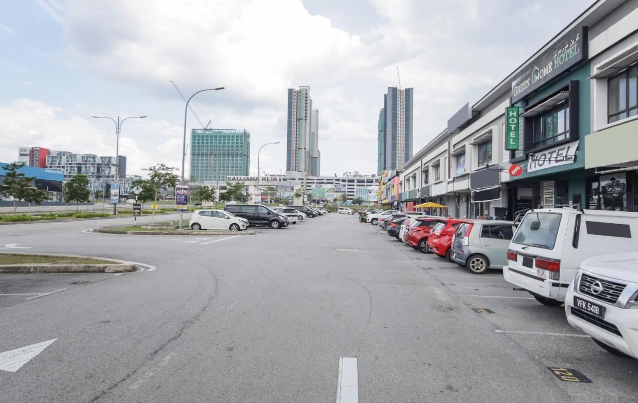 Oyo 90399 Green Home Hotel Syariah Sepang Exterior photo